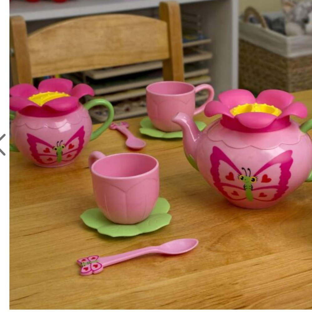 Melissa & Doug butterfly tea set - Picture 2 of 5